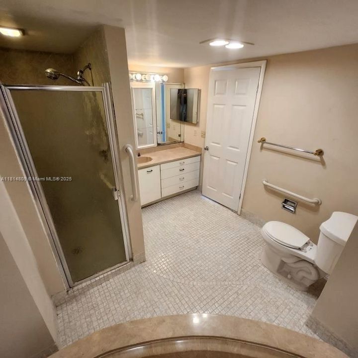 合同活跃: $605,000 (2 贝兹, 2 浴室, 1348 平方英尺)