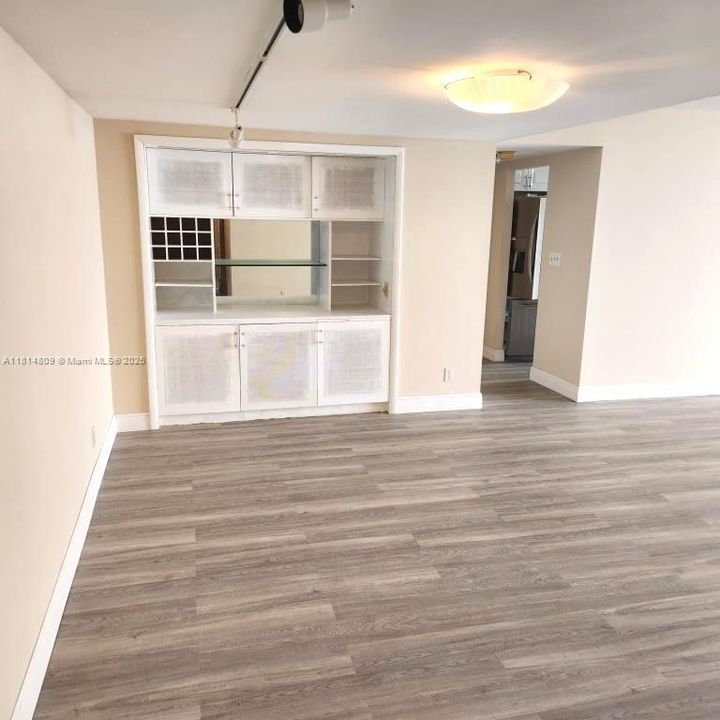 合同活跃: $605,000 (2 贝兹, 2 浴室, 1348 平方英尺)