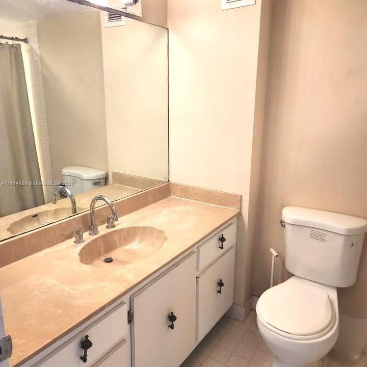 合同活跃: $605,000 (2 贝兹, 2 浴室, 1348 平方英尺)