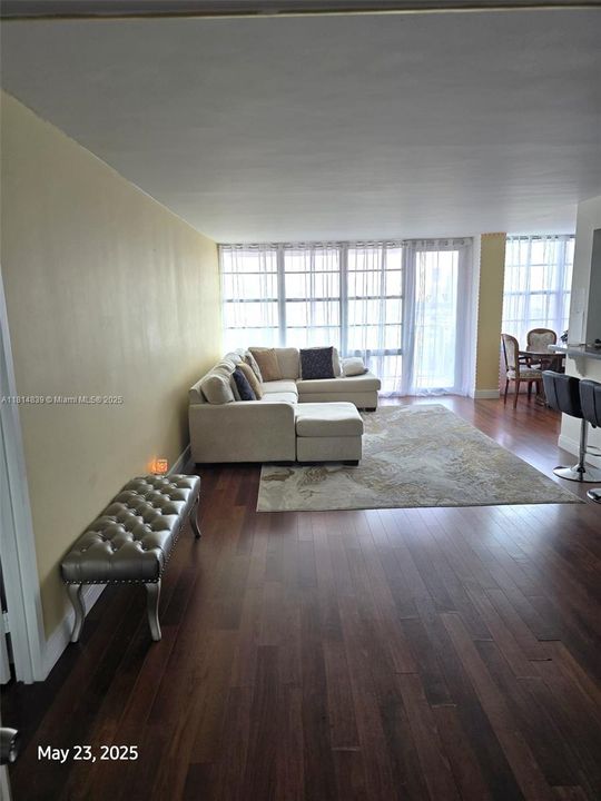 Activo con contrato: $350,000 (1 camas, 1 baños, 938 Pies cuadrados)
