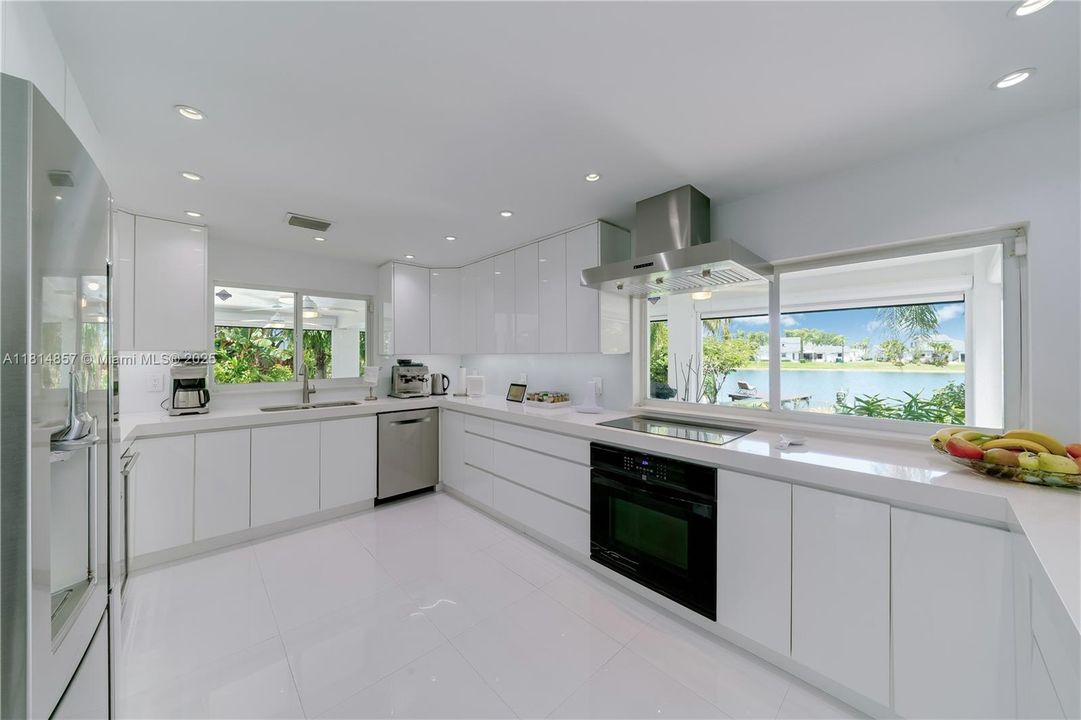 На продажу: $1,800,000 (4 спален, 3 ванн, 2730 Квадратных фут)