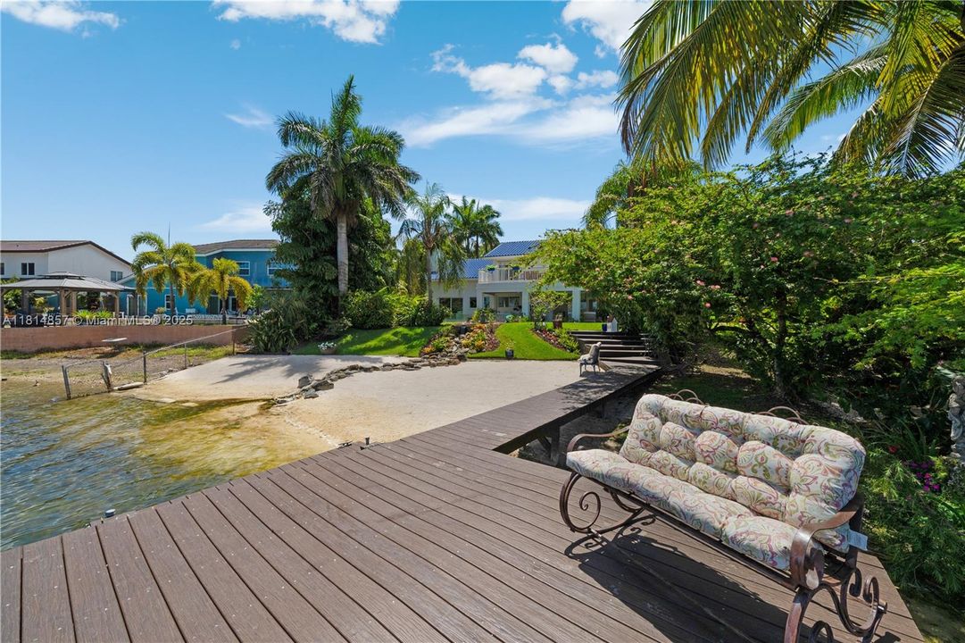 На продажу: $1,800,000 (4 спален, 3 ванн, 2730 Квадратных фут)