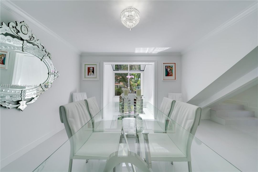 На продажу: $1,800,000 (4 спален, 3 ванн, 2730 Квадратных фут)