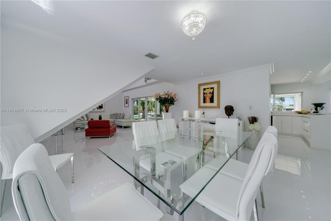 На продажу: $1,800,000 (4 спален, 3 ванн, 2730 Квадратных фут)