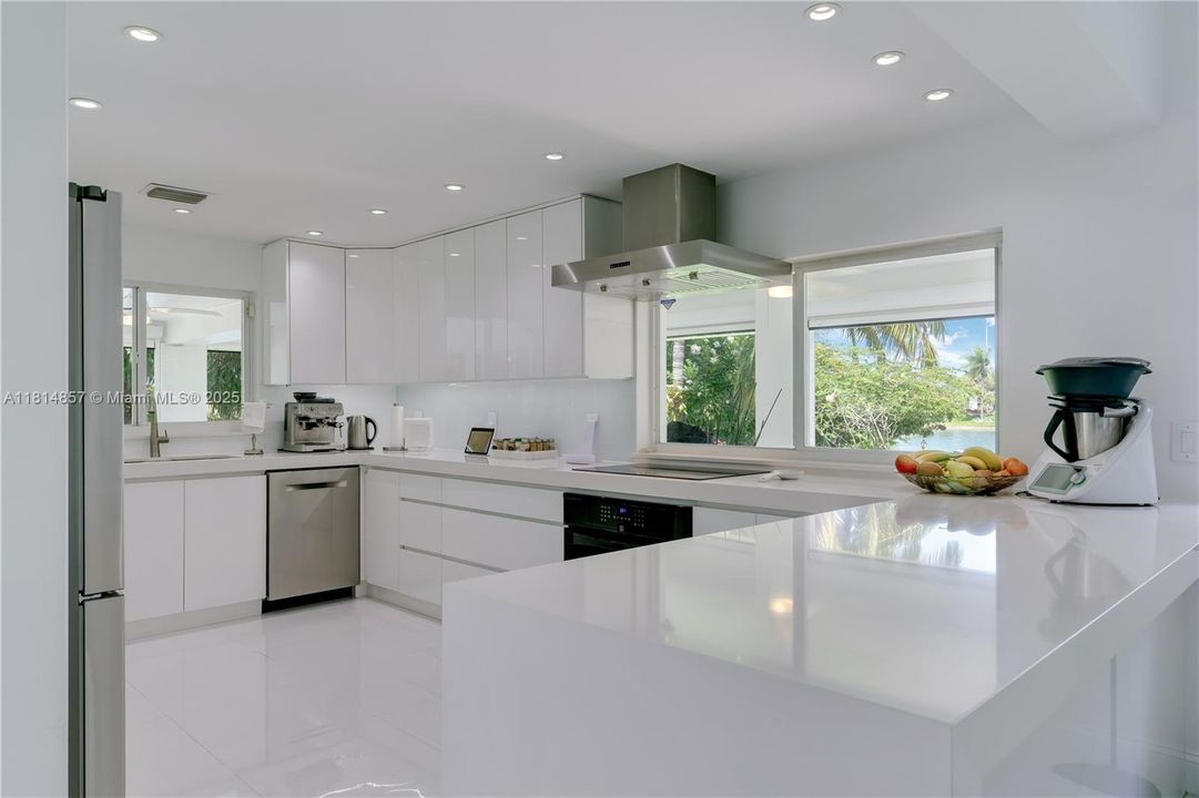 На продажу: $1,800,000 (4 спален, 3 ванн, 2730 Квадратных фут)