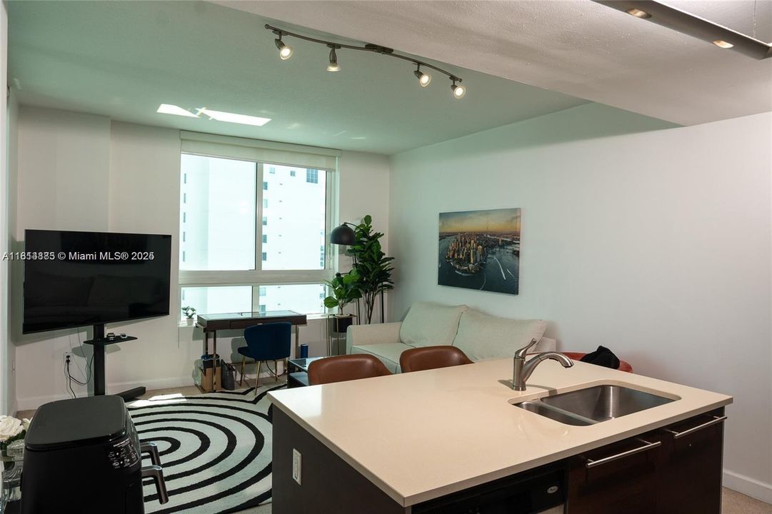 На продажу: $430,000 (1 спален, 1 ванн, 651 Квадратных фут)