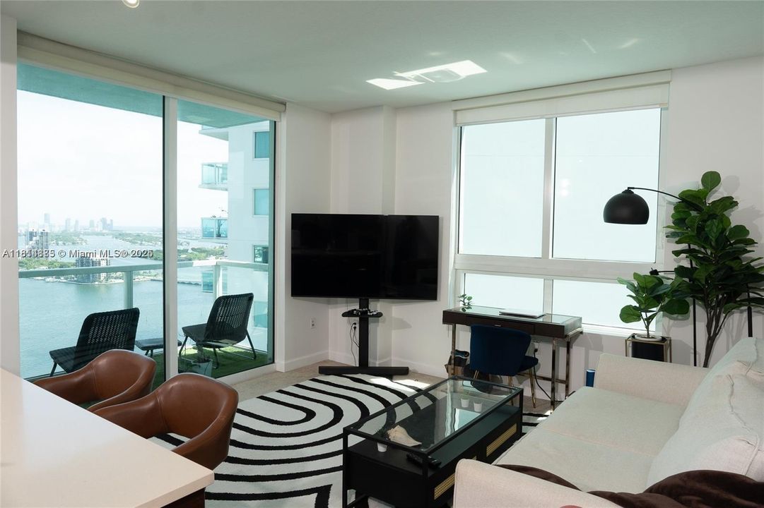 На продажу: $430,000 (1 спален, 1 ванн, 651 Квадратных фут)