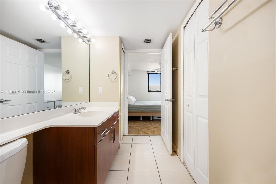 Недавно продано: $345,000 (2 спален, 2 ванн, 997 Квадратных фут)