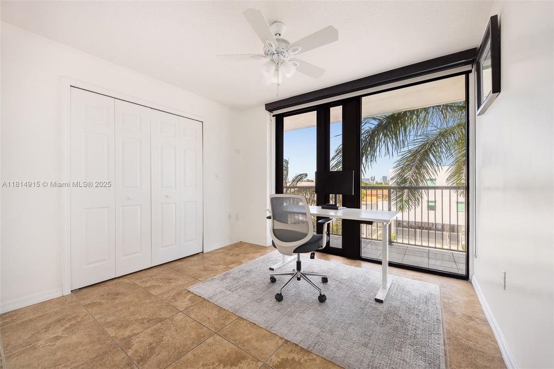 Недавно продано: $345,000 (2 спален, 2 ванн, 997 Квадратных фут)