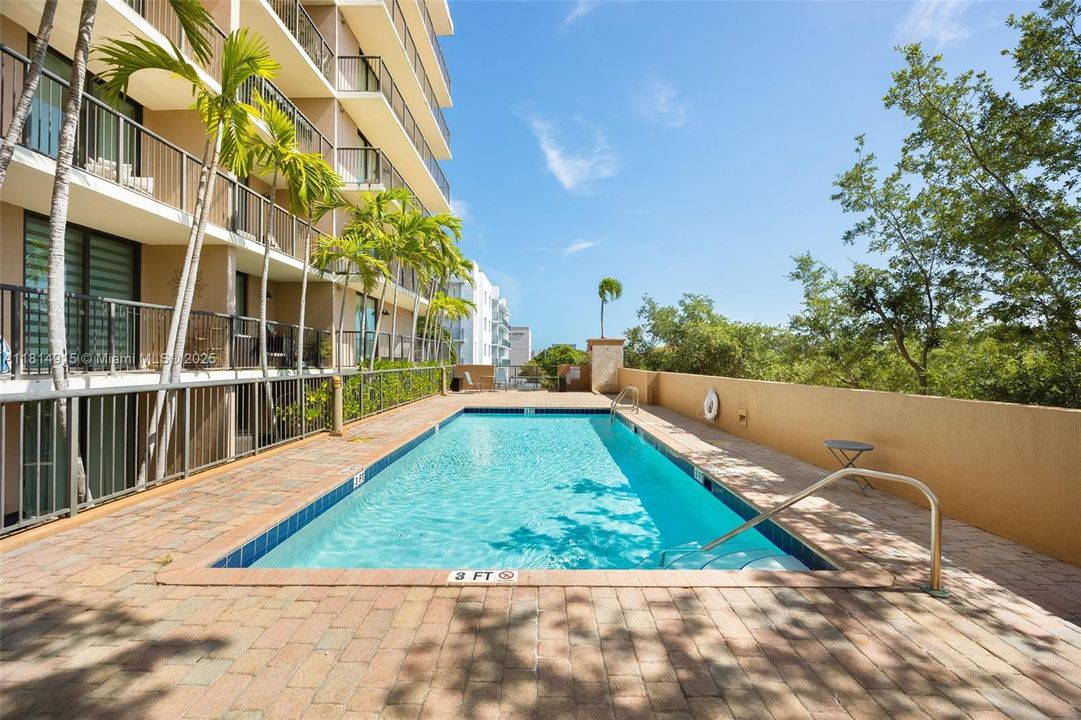 Недавно продано: $345,000 (2 спален, 2 ванн, 997 Квадратных фут)