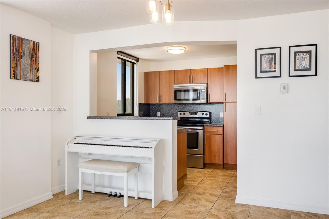 Недавно продано: $345,000 (2 спален, 2 ванн, 997 Квадратных фут)