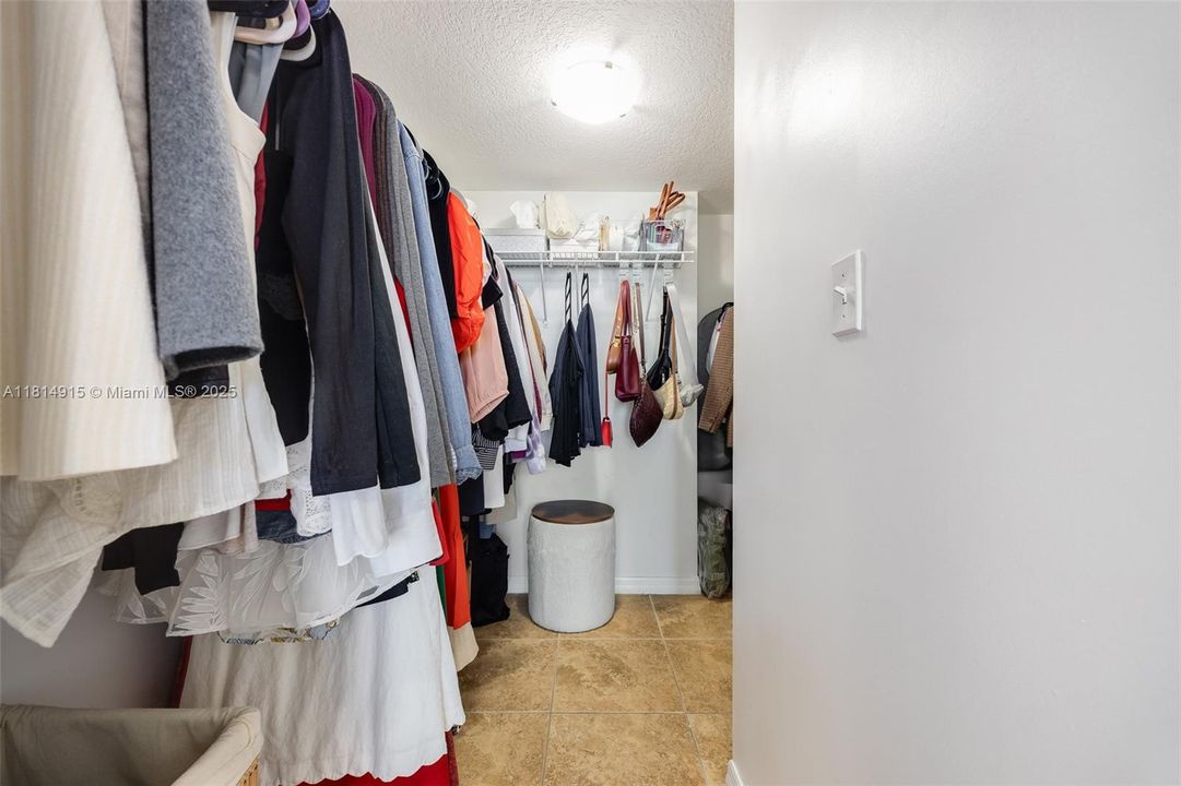 Недавно продано: $345,000 (2 спален, 2 ванн, 997 Квадратных фут)