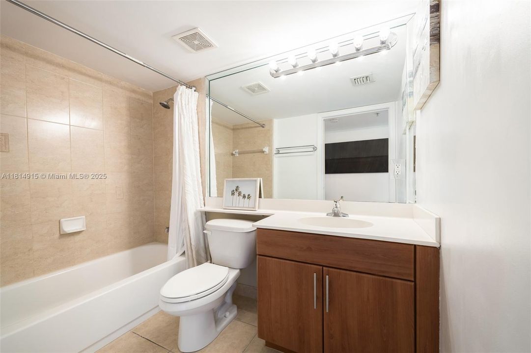 Недавно продано: $345,000 (2 спален, 2 ванн, 997 Квадратных фут)