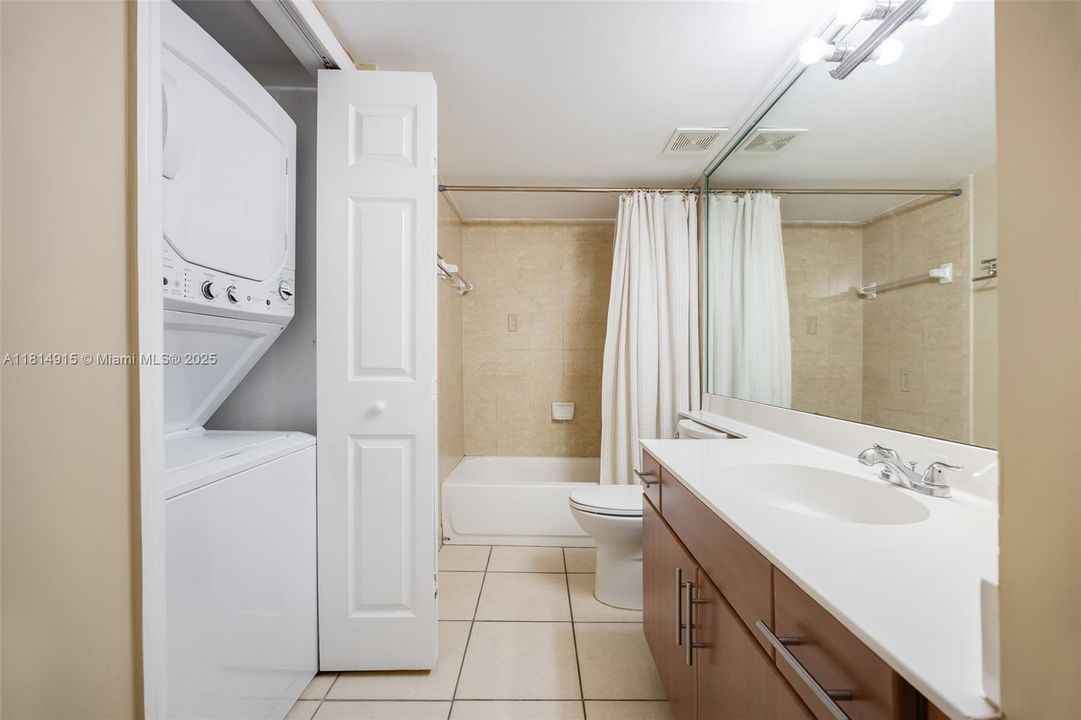 Недавно продано: $345,000 (2 спален, 2 ванн, 997 Квадратных фут)