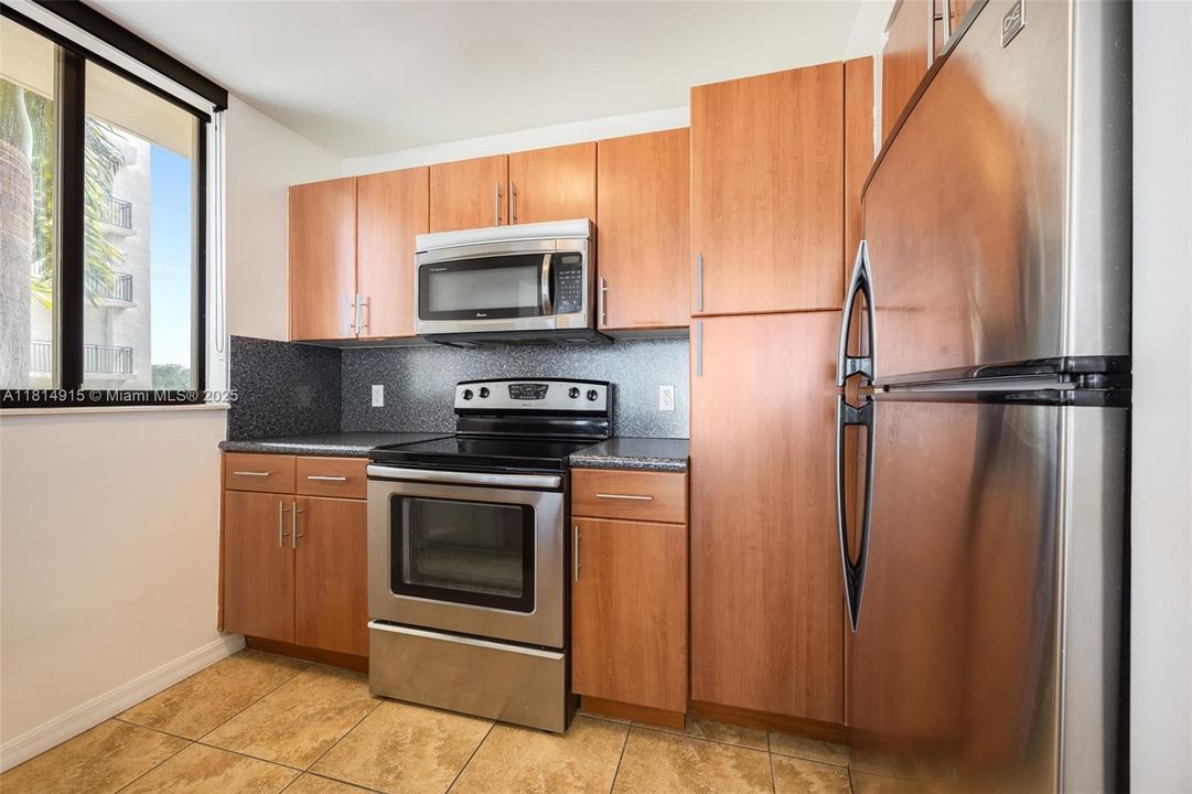 Недавно продано: $345,000 (2 спален, 2 ванн, 997 Квадратных фут)