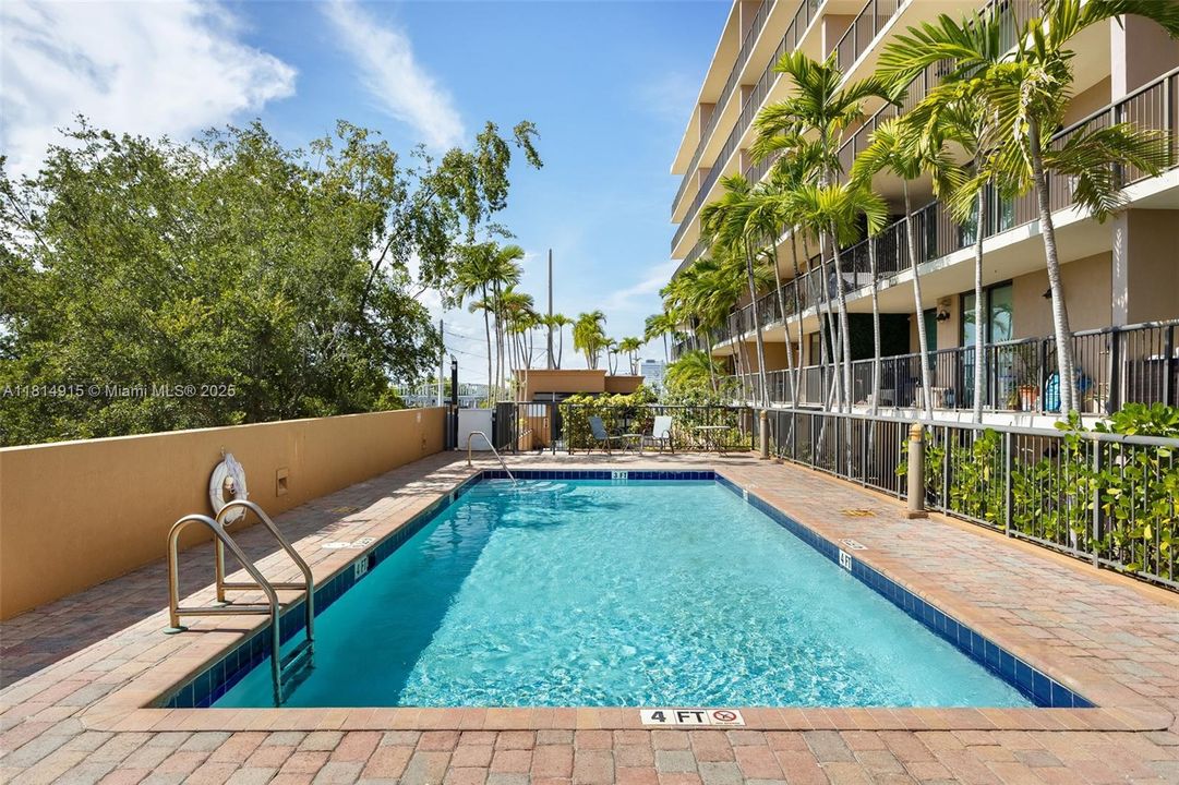 Недавно продано: $345,000 (2 спален, 2 ванн, 997 Квадратных фут)