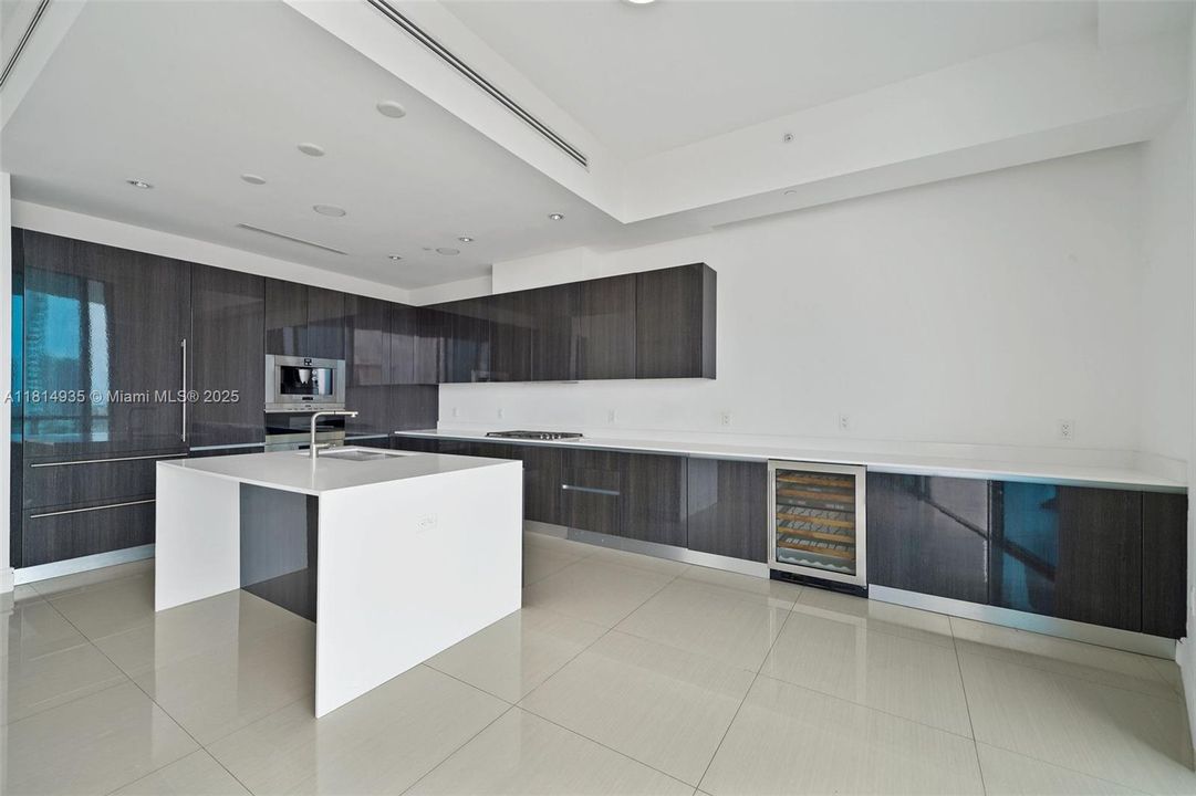 На продажу: $1,795,000 (3 спален, 4 ванн, 2441 Квадратных фут)