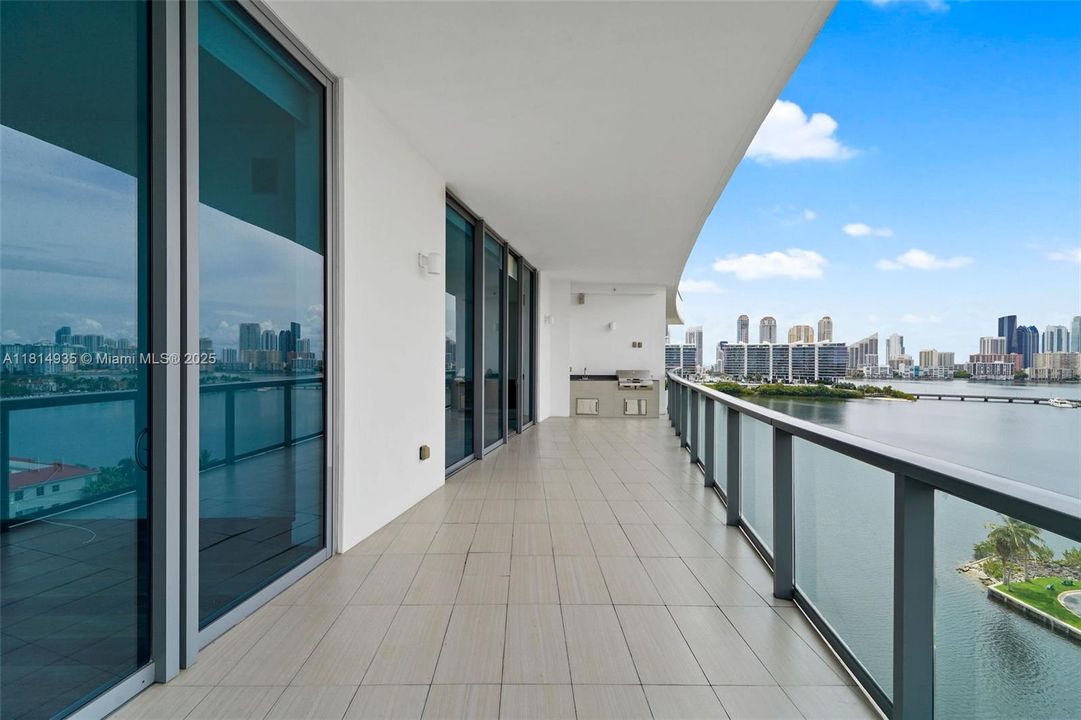 На продажу: $1,795,000 (3 спален, 4 ванн, 2441 Квадратных фут)