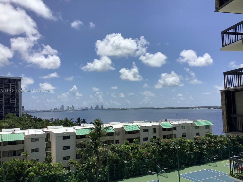 Recently Sold: $645,000 (2 beds, 2 baths, 1100 Square Feet)