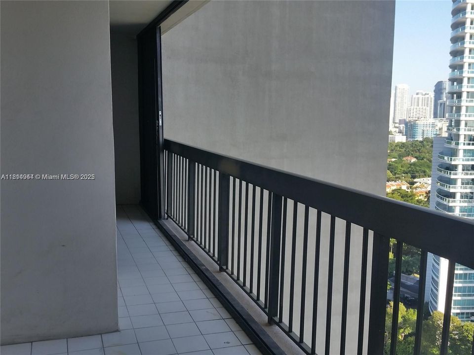 Recently Sold: $645,000 (2 beds, 2 baths, 1100 Square Feet)