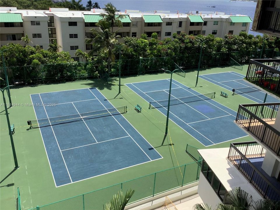 Recently Sold: $645,000 (2 beds, 2 baths, 1100 Square Feet)