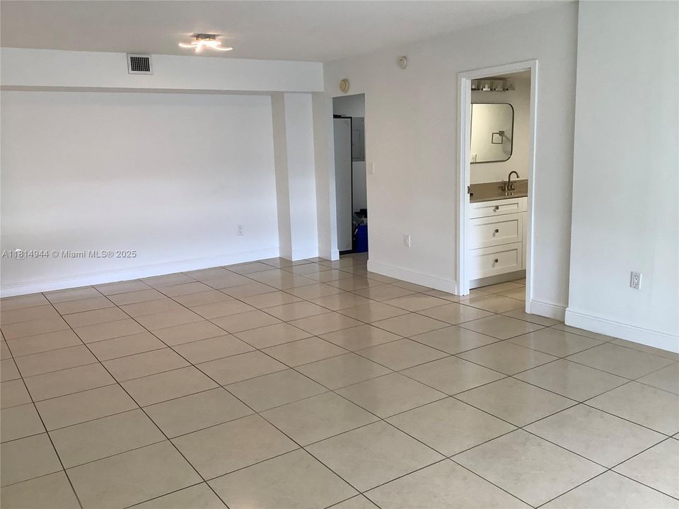 Recently Sold: $645,000 (2 beds, 2 baths, 1100 Square Feet)