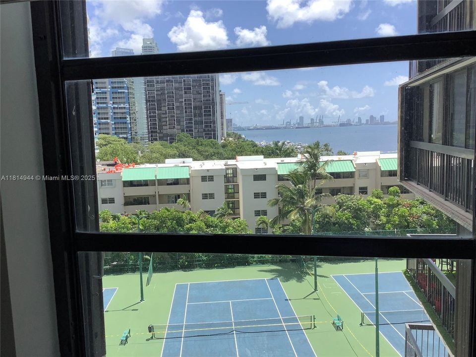 Recently Sold: $645,000 (2 beds, 2 baths, 1100 Square Feet)