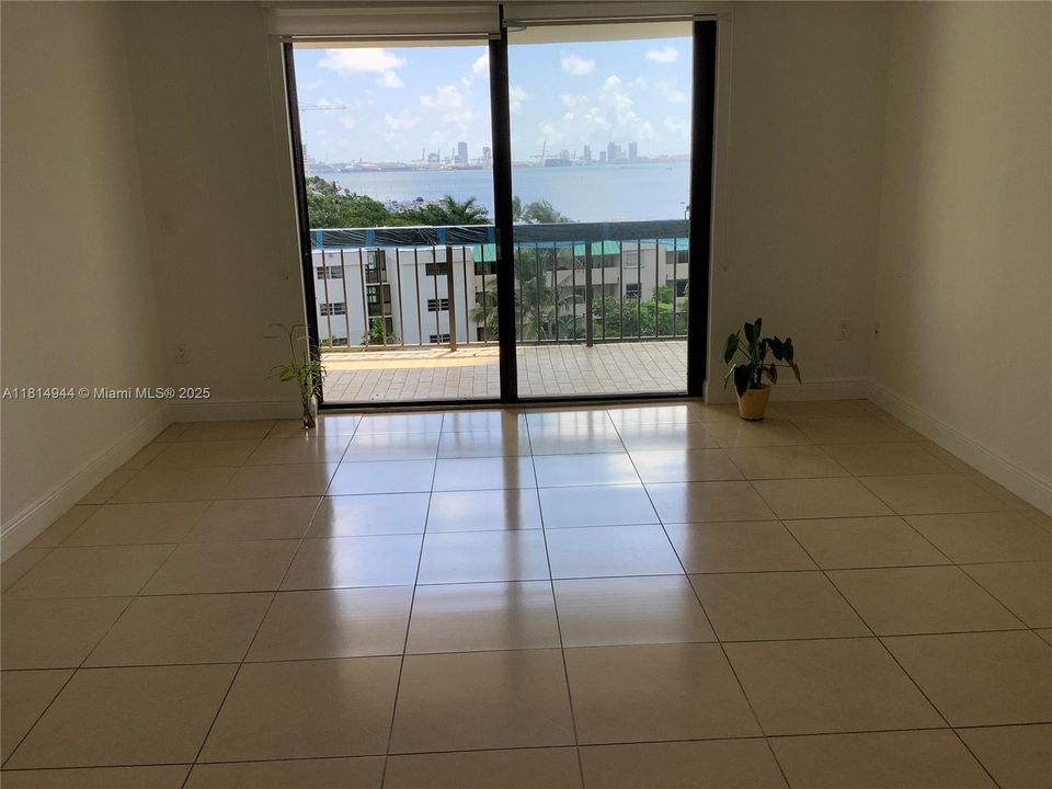 Recently Sold: $645,000 (2 beds, 2 baths, 1100 Square Feet)