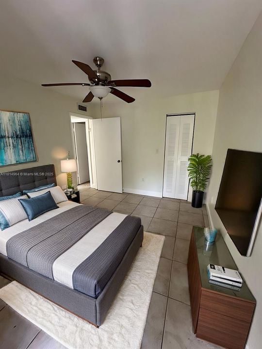 Active With Contract: $225,000 (2 beds, 2 baths, 908 Square Feet)