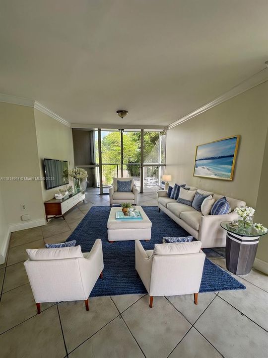 Active With Contract: $225,000 (2 beds, 2 baths, 908 Square Feet)