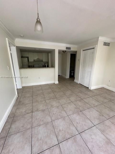 Active With Contract: $225,000 (2 beds, 2 baths, 908 Square Feet)