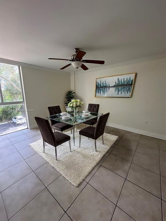 Active With Contract: $225,000 (2 beds, 2 baths, 908 Square Feet)