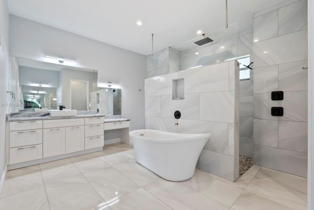 Recently Rented: $3,350 (3 beds, 2 baths, 2191 Square Feet)