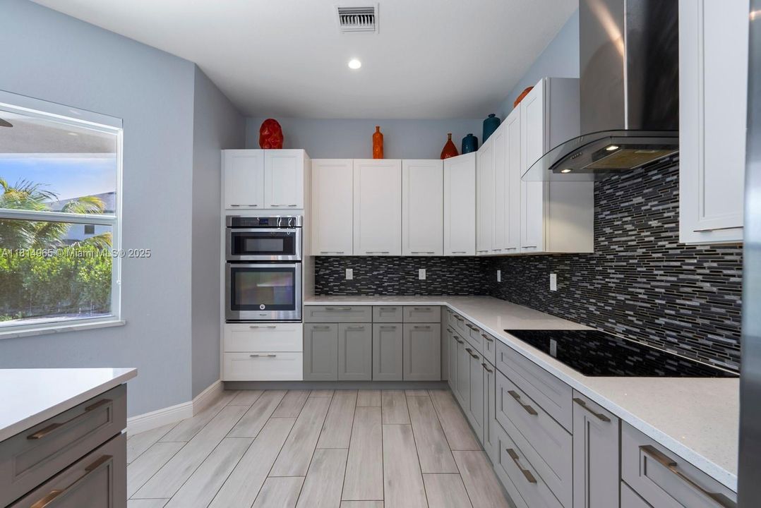 Recently Rented: $3,350 (3 beds, 2 baths, 2191 Square Feet)