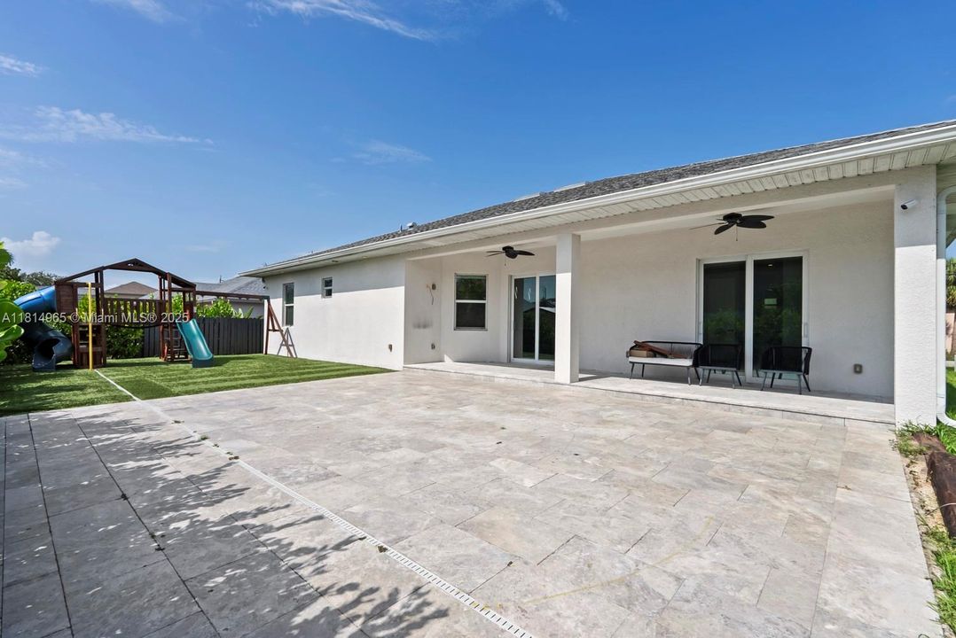 Recently Rented: $3,350 (3 beds, 2 baths, 2191 Square Feet)