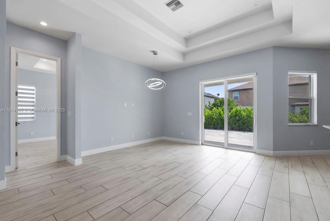 Recently Rented: $3,350 (3 beds, 2 baths, 2191 Square Feet)