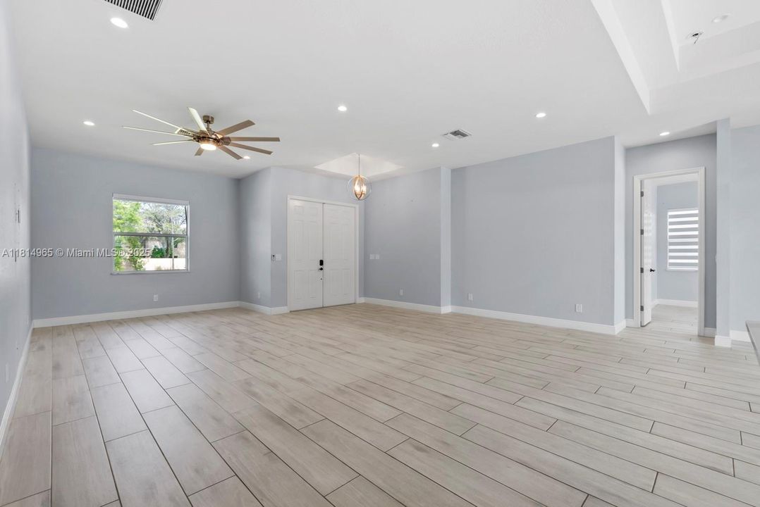 Recently Rented: $3,350 (3 beds, 2 baths, 2191 Square Feet)