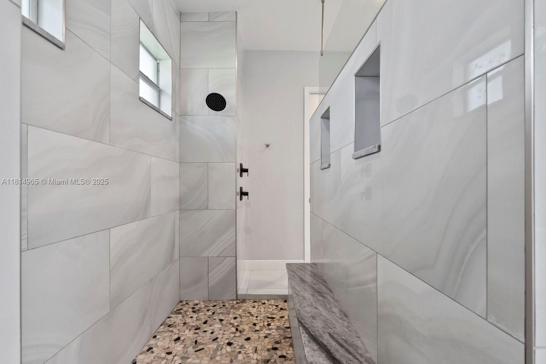 Recently Rented: $3,350 (3 beds, 2 baths, 2191 Square Feet)