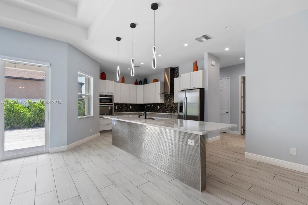 Recently Rented: $3,350 (3 beds, 2 baths, 2191 Square Feet)