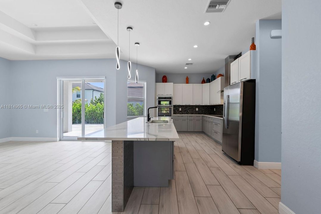 Recently Rented: $3,350 (3 beds, 2 baths, 2191 Square Feet)