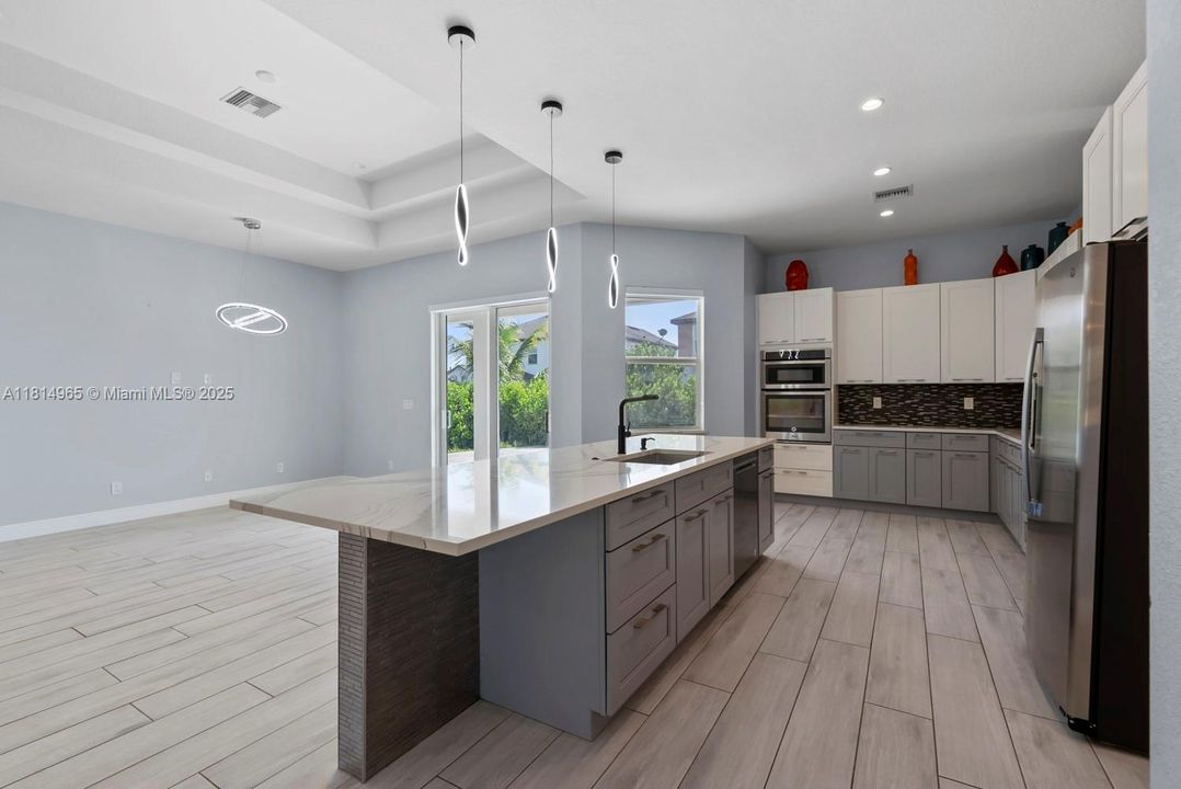 Recently Rented: $3,350 (3 beds, 2 baths, 2191 Square Feet)