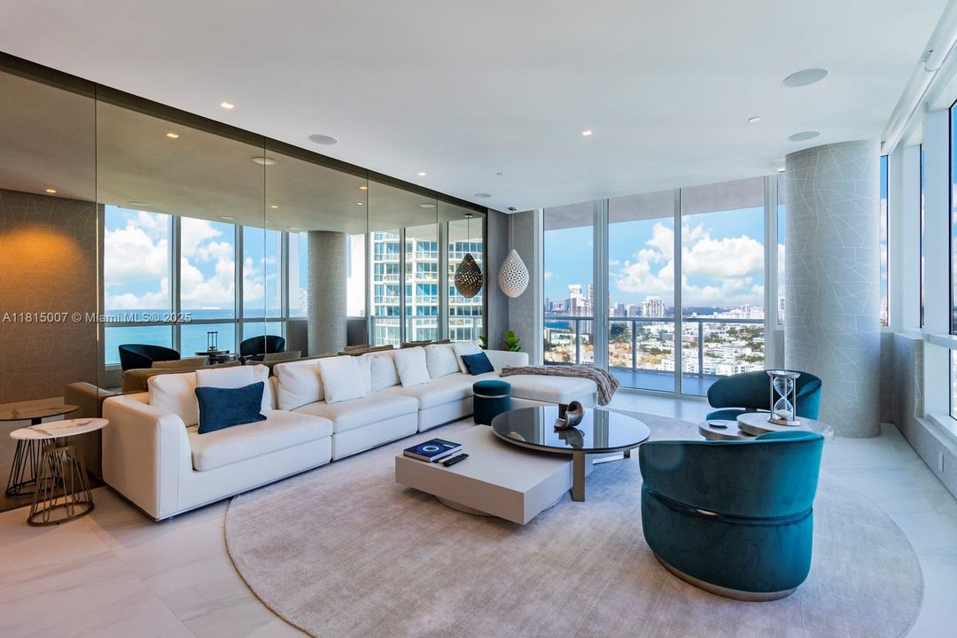 Recientemente alquilado: $38,000 (3 camas, 3 baños, 2122 Pies cuadrados)