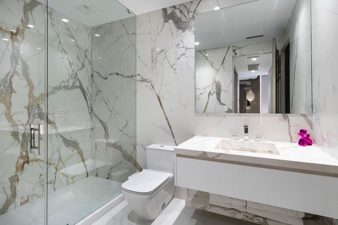 Recientemente alquilado: $38,000 (3 camas, 3 baños, 2122 Pies cuadrados)