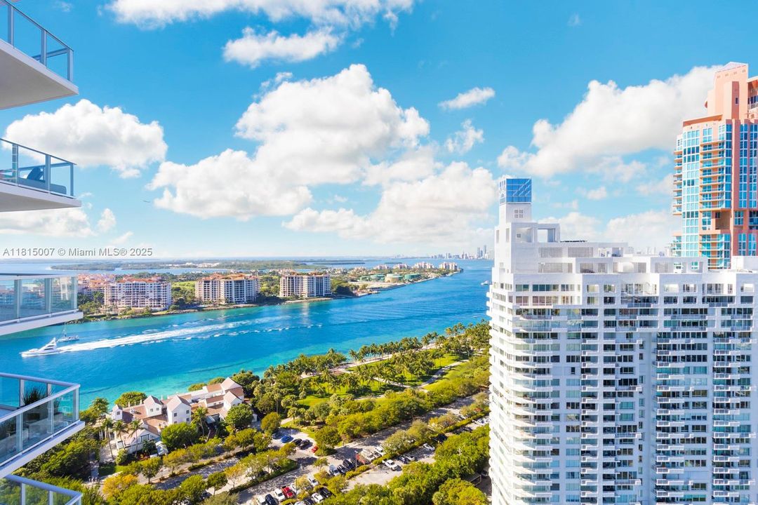 Recientemente alquilado: $38,000 (3 camas, 3 baños, 2122 Pies cuadrados)