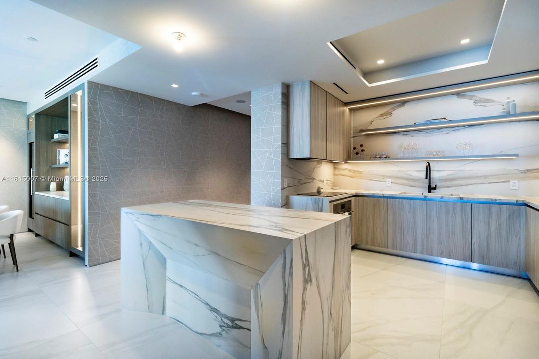 Recientemente alquilado: $38,000 (3 camas, 3 baños, 2122 Pies cuadrados)