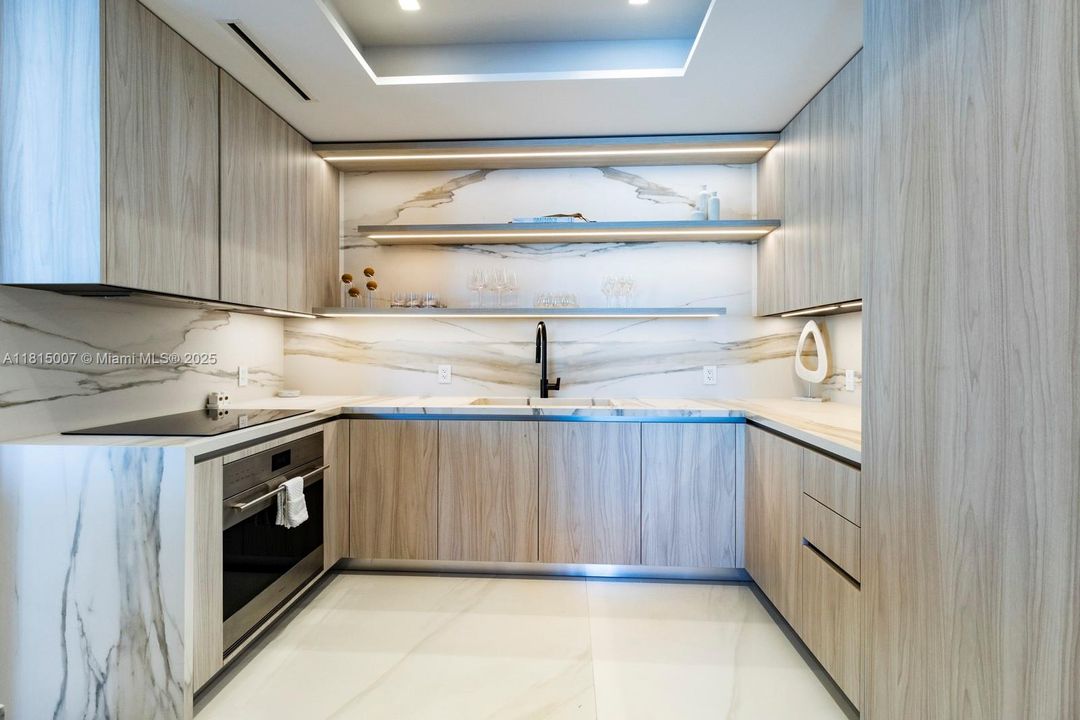 Recientemente alquilado: $38,000 (3 camas, 3 baños, 2122 Pies cuadrados)