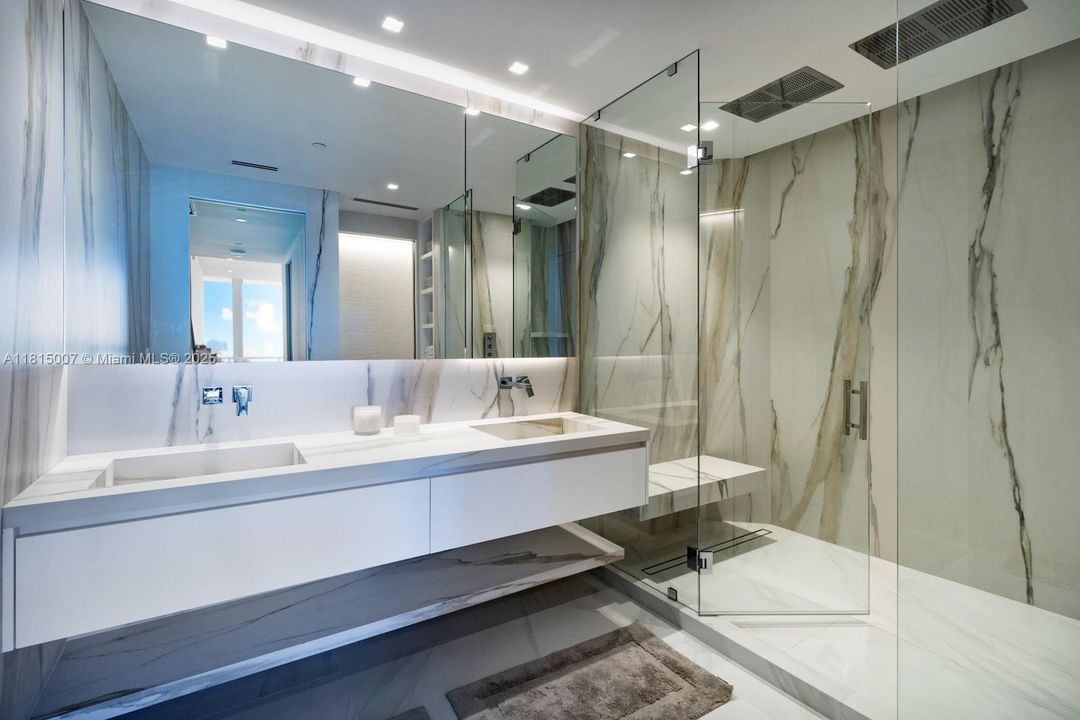 Recientemente alquilado: $38,000 (3 camas, 3 baños, 2122 Pies cuadrados)