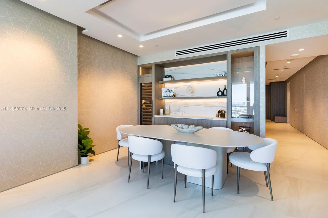 Recientemente alquilado: $38,000 (3 camas, 3 baños, 2122 Pies cuadrados)