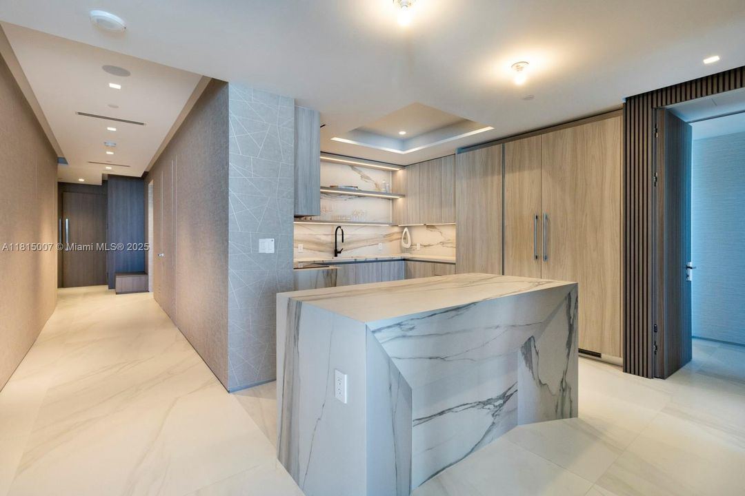 Recientemente alquilado: $38,000 (3 camas, 3 baños, 2122 Pies cuadrados)