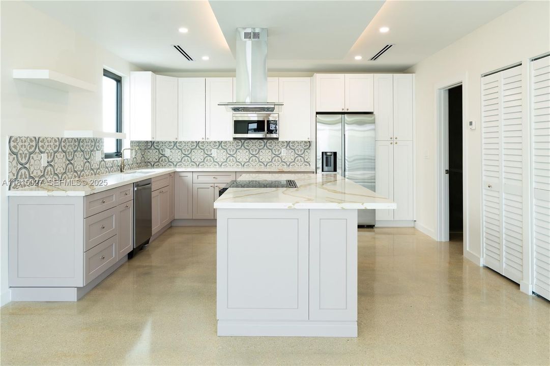Recently Sold: $820,000 (3 beds, 3 baths, 0 Square Feet)